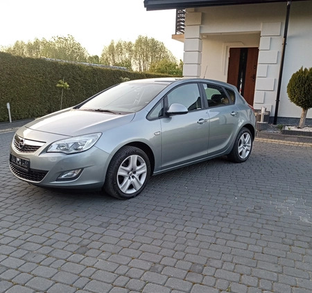 Opel Astra cena 22999 przebieg: 188000, rok produkcji 2011 z Nekla małe 154